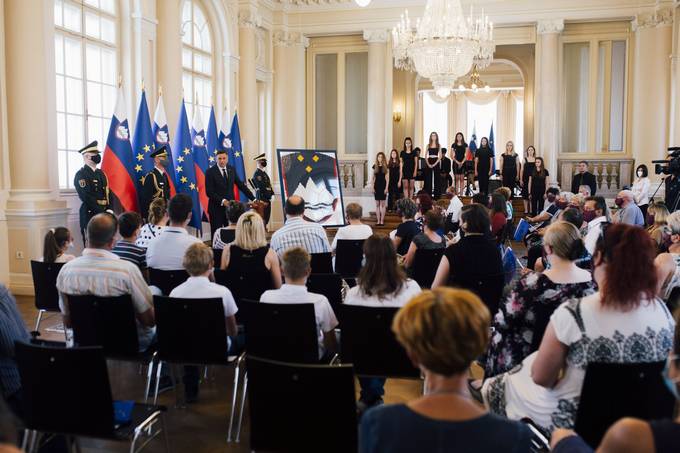 V Predsedniški palači dan odprtih vrat v počastitev državnega praznika, dneva državnosti